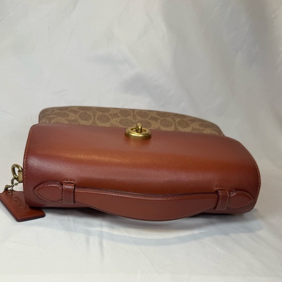 Coach Signature Cassie - Picture 5 of 11